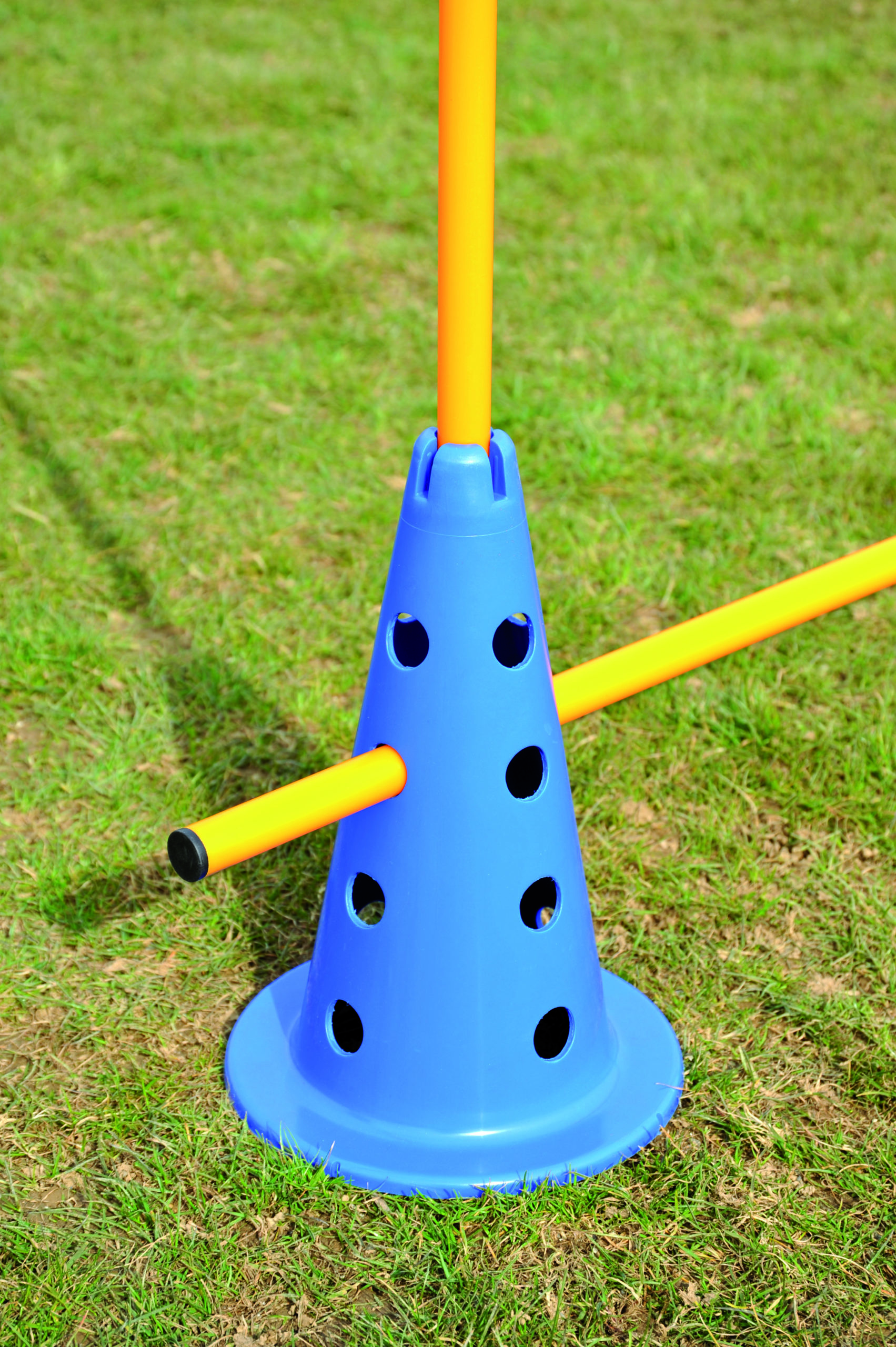 cones de sport et plots cone de sport 16 trous 50 cm avec encoche
