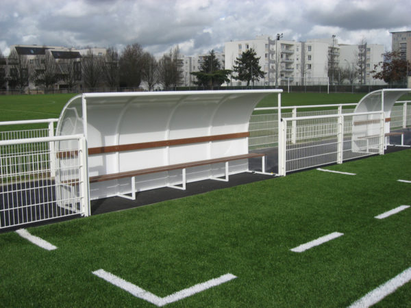 Abri de touche hauteur 2m00 longueur 5m00 cote et arriere tole
