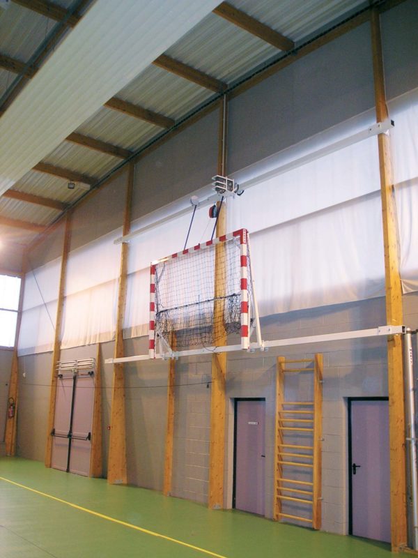 Fold away goal with electrical elevation - Image 2