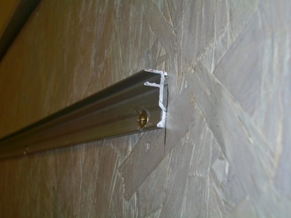 Coulisse haute fixation miroir – 6 m