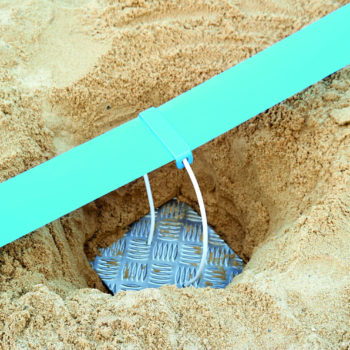Bandes de delimitations avec ancrages a enfouir pour beach soccer