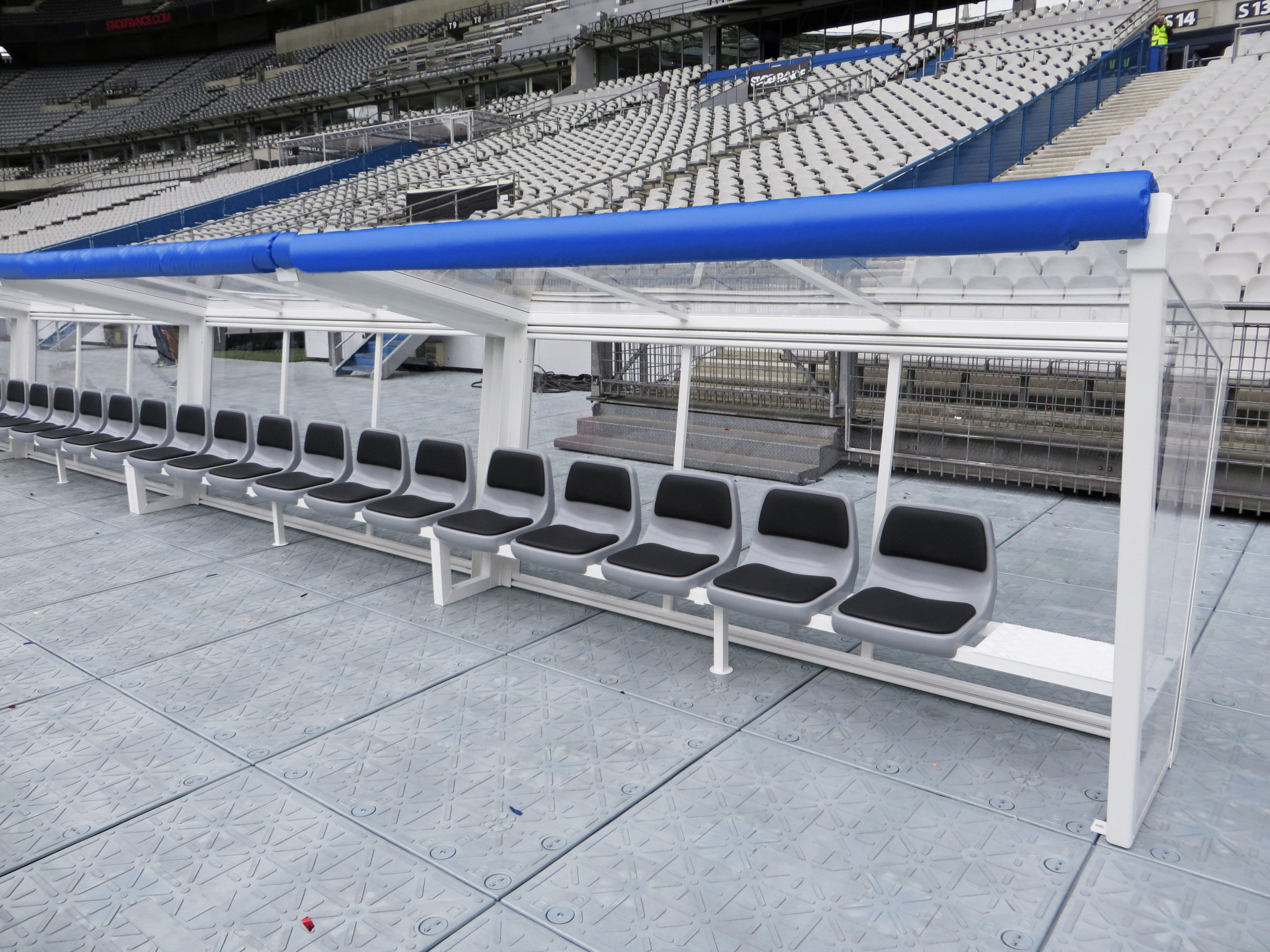 Option faces transparentes sur abris ht 1m63 -long 8m70