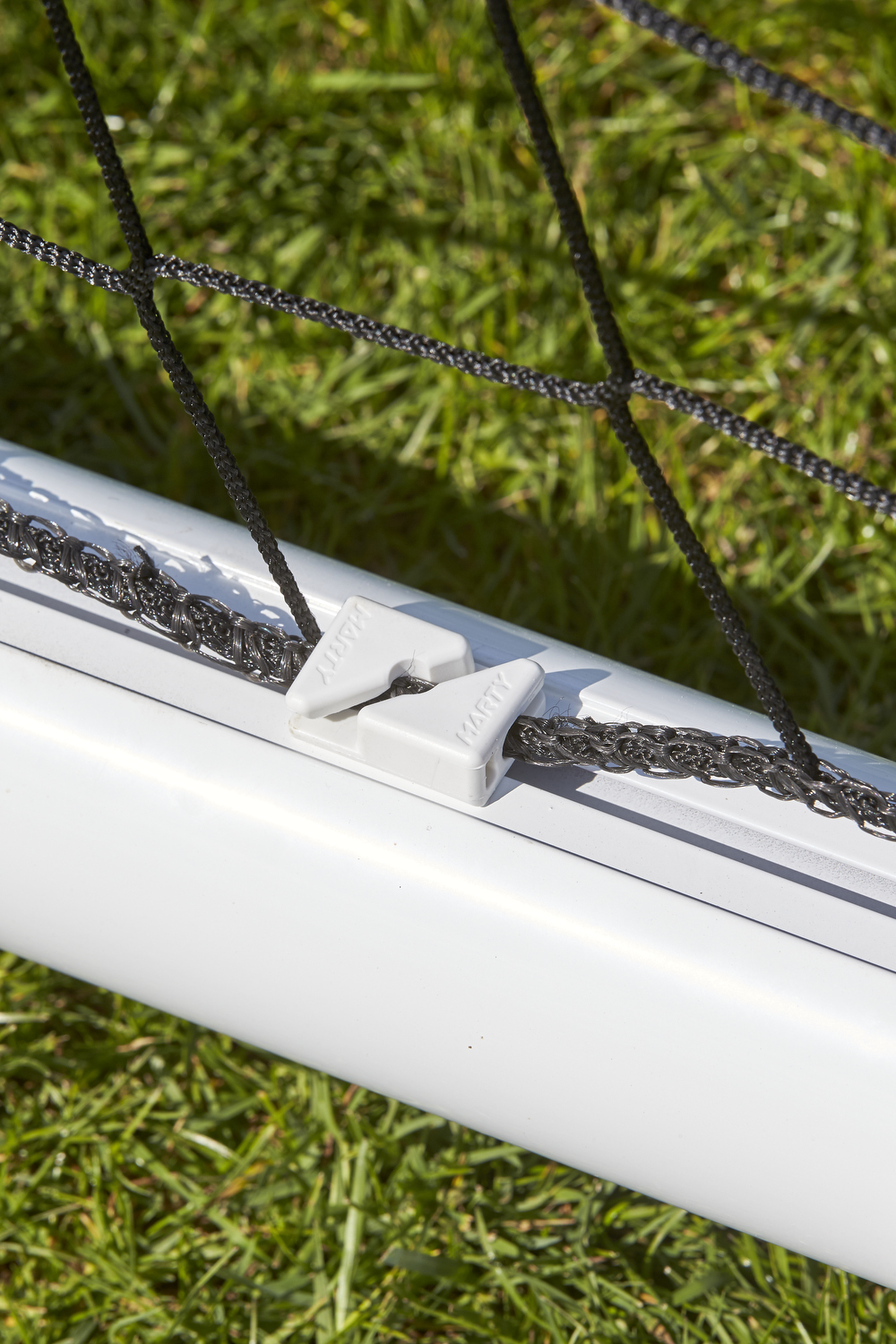 Attache filet PVC blanc pour but aluminium