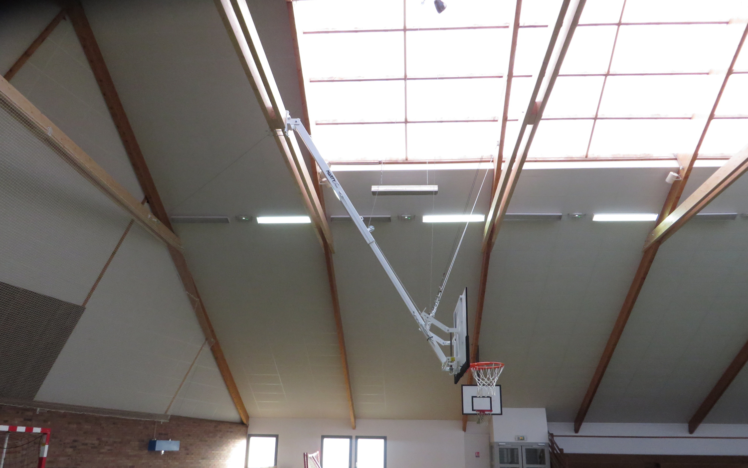 Fold-away and retractable goal - Image 2